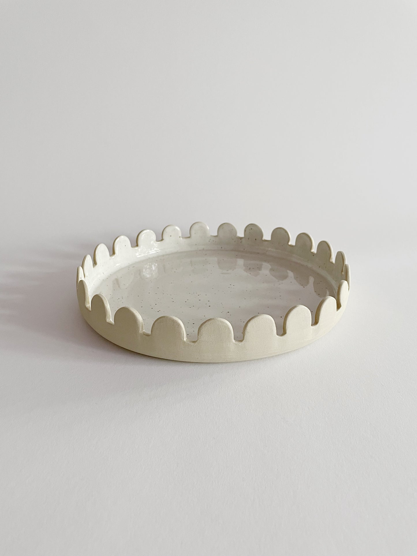 Arcs Serving Plate White Speckled Ø27