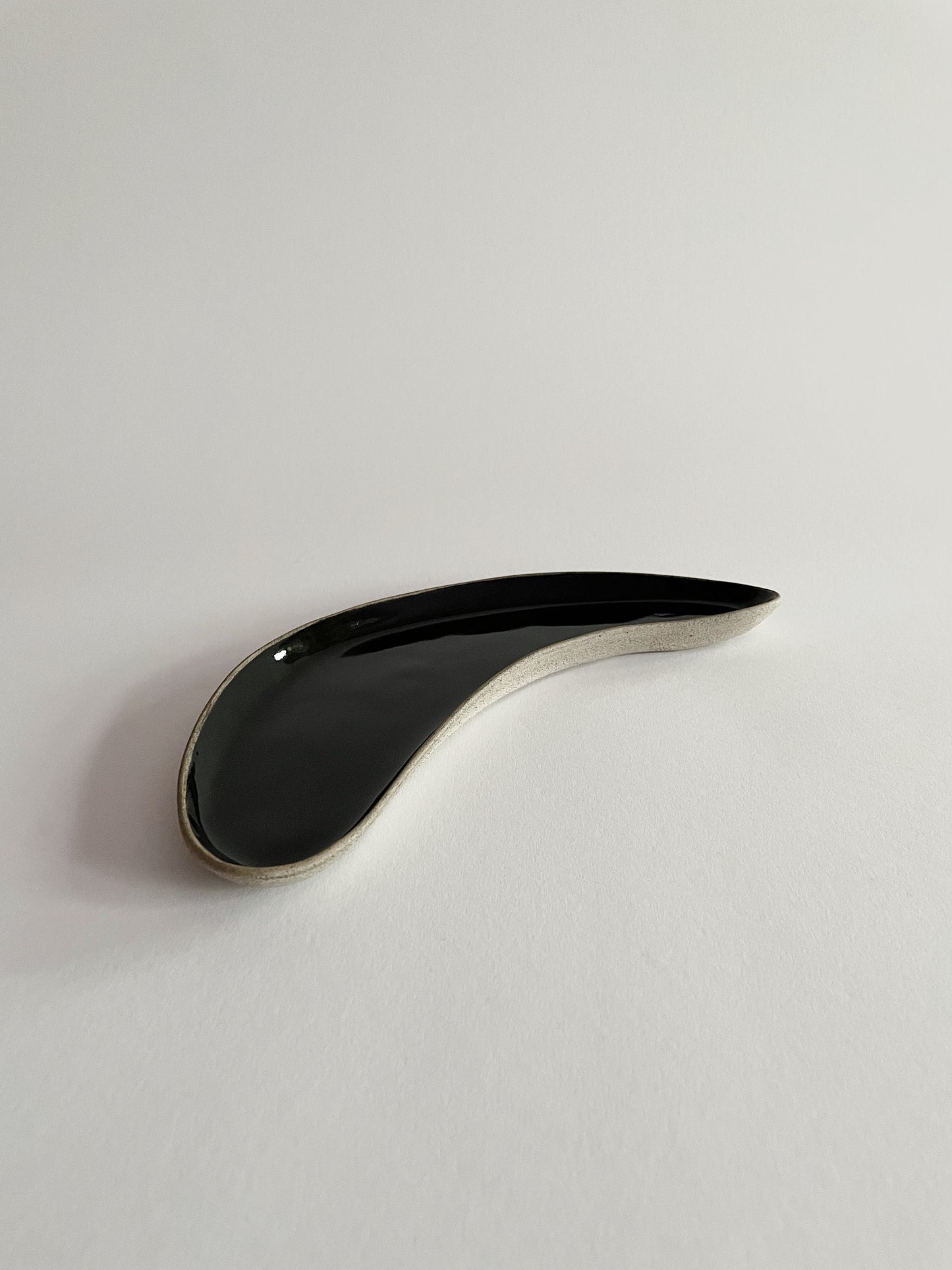 Boomerang Serving Plate Black