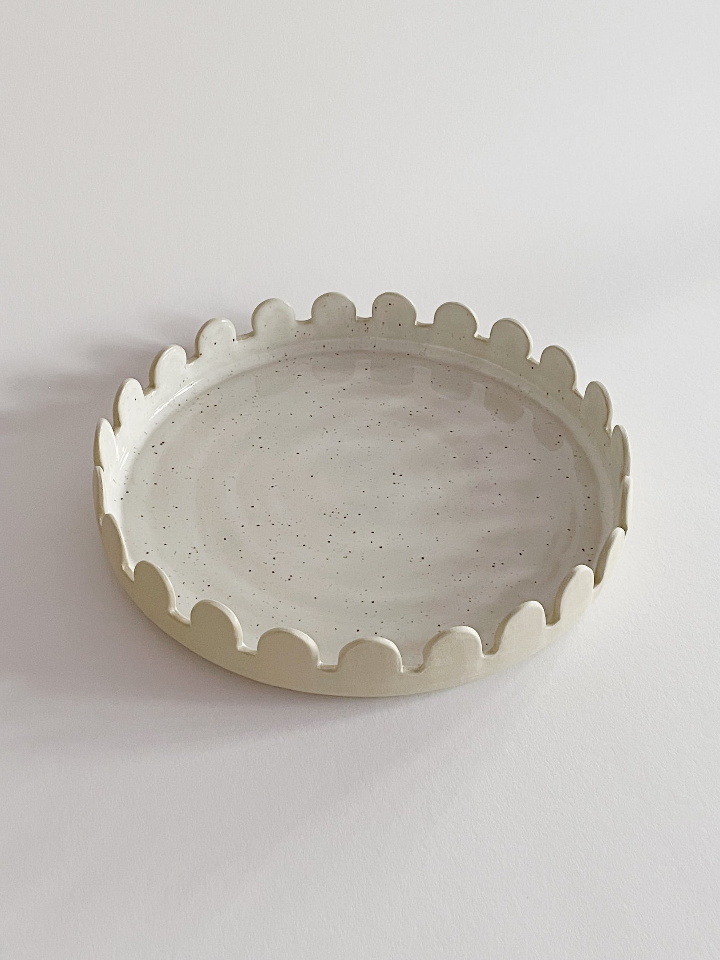 Arcs Serving Plate White Speckled Ø27