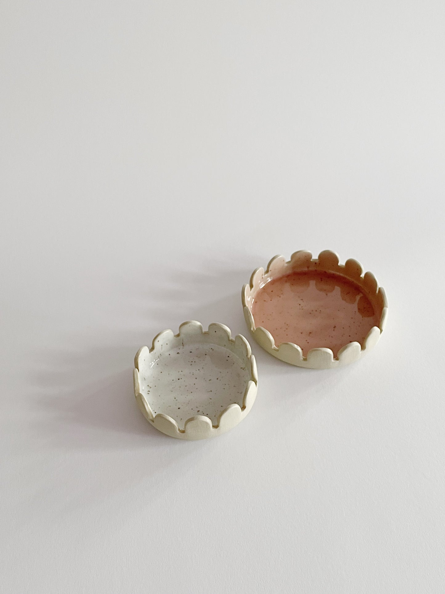 Arcs Serving Plate Pink Speckled Ø16