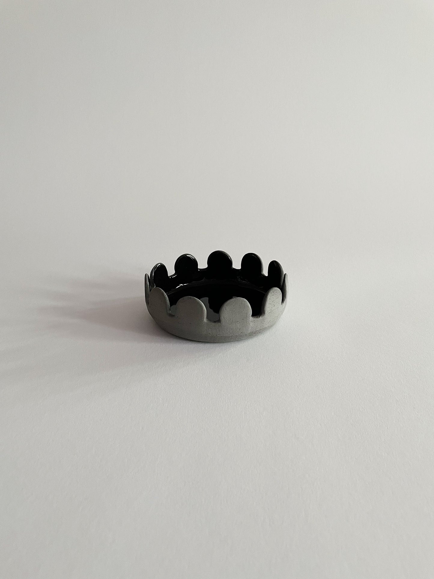 Arcs Serving Plate Black Ø12